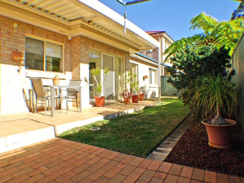 3/883 Henry Lawson Drive, Picnic Point NSW 2213