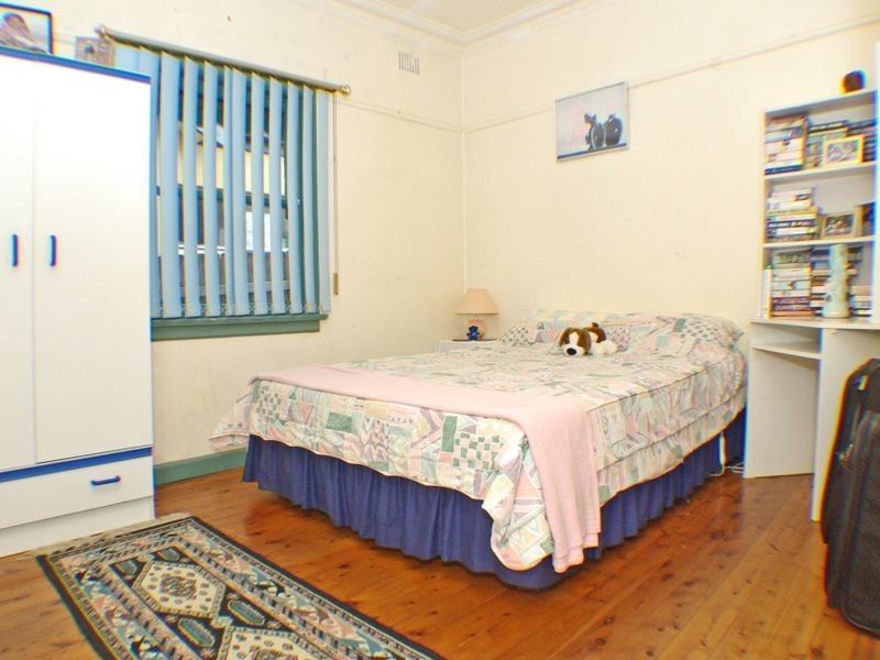 20 Doris Street, Picnic Point NSW 2213
