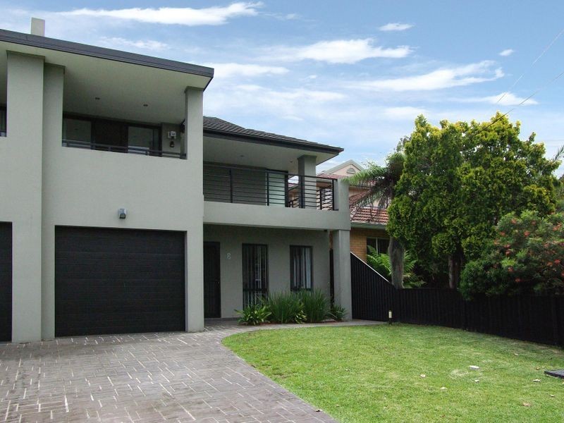 8a Colleen Ave, Picnic Point NSW 2213