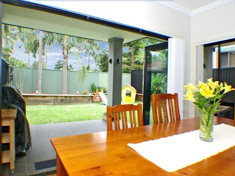 8a Colleen Ave, Picnic Point NSW 2213