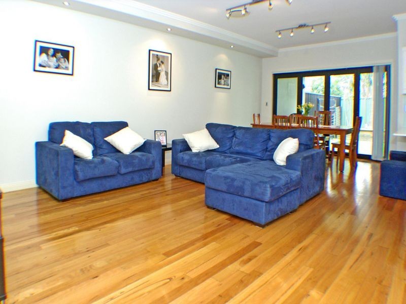 8a Colleen Ave, Picnic Point NSW 2213