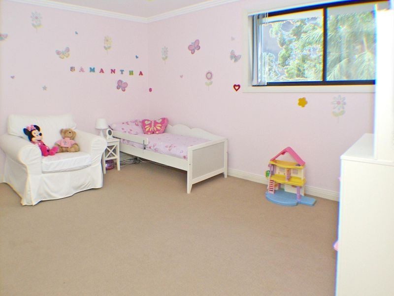 8a Colleen Ave, Picnic Point NSW 2213