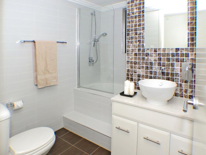 8a Colleen Ave, Picnic Point NSW 2213