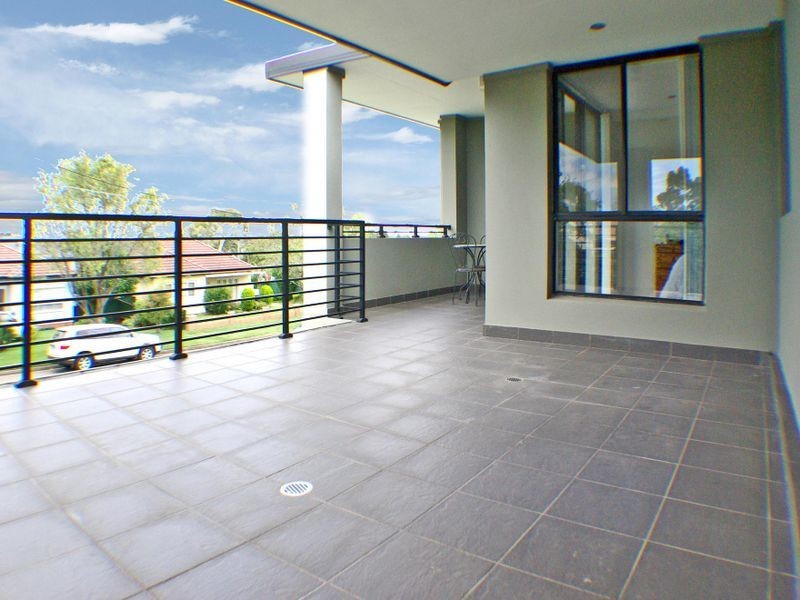 8a Colleen Ave, Picnic Point NSW 2213