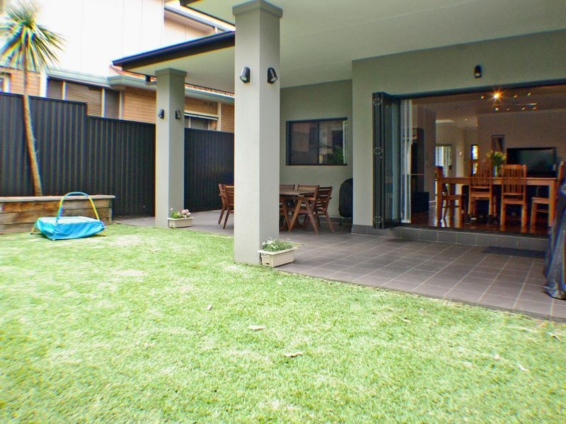 8a Colleen Ave, Picnic Point NSW 2213