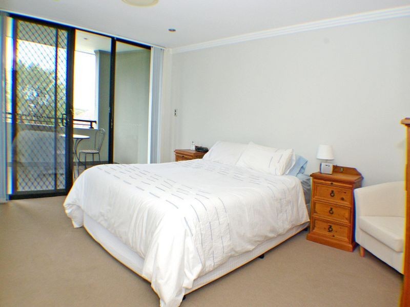 8a Colleen Ave, Picnic Point NSW 2213