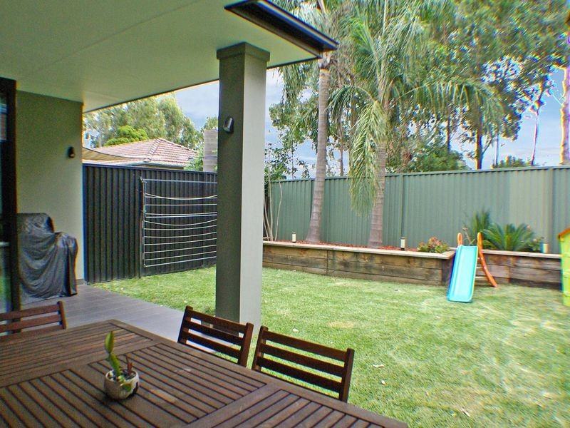 8a Colleen Ave, Picnic Point NSW 2213