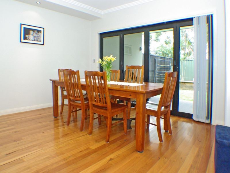 8a Colleen Ave, Picnic Point NSW 2213