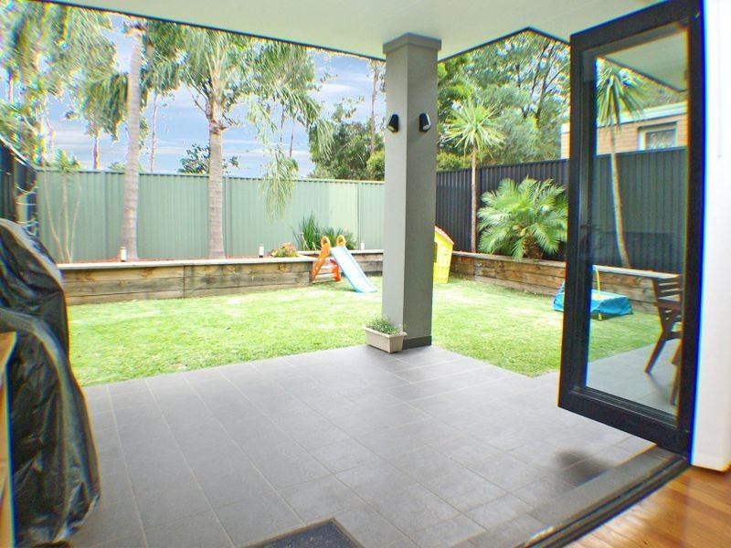 8a Colleen Ave, Picnic Point NSW 2213