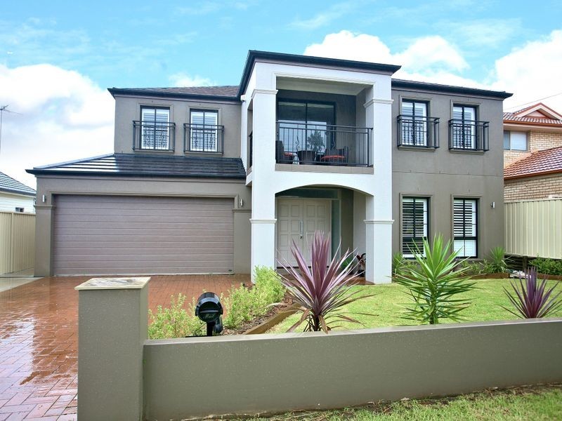 176 Lambeth Street, Picnic Point NSW 2213
