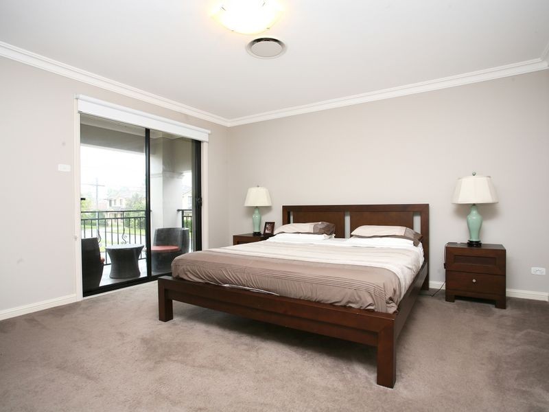 176 Lambeth Street, Picnic Point NSW 2213