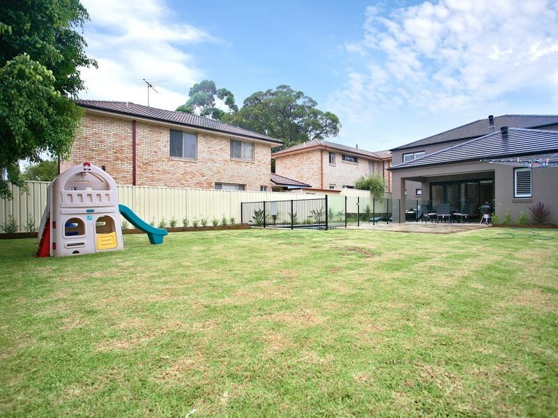 176 Lambeth Street, Picnic Point NSW 2213