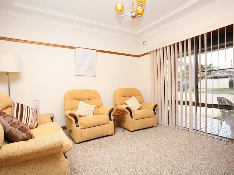 2 Lorraine Avenue, Padstow Heights NSW 2211