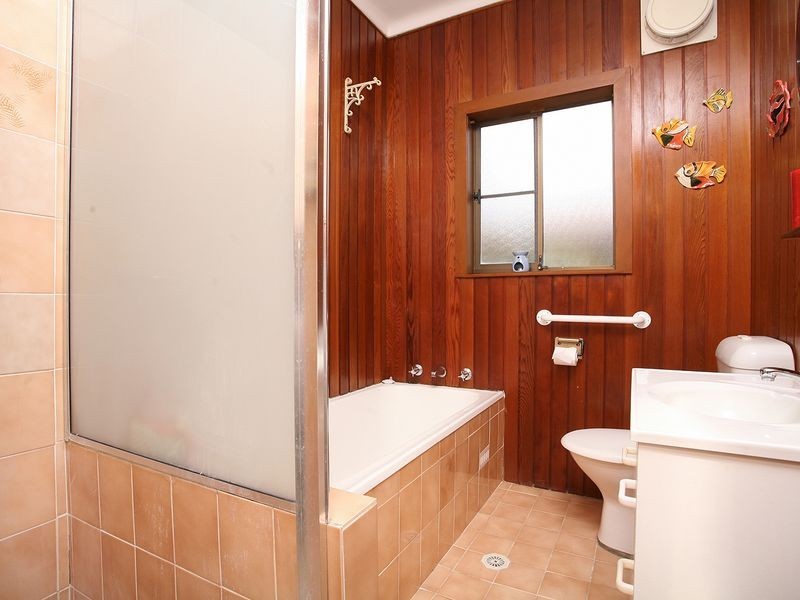 2 Lorraine Avenue, Padstow Heights NSW 2211