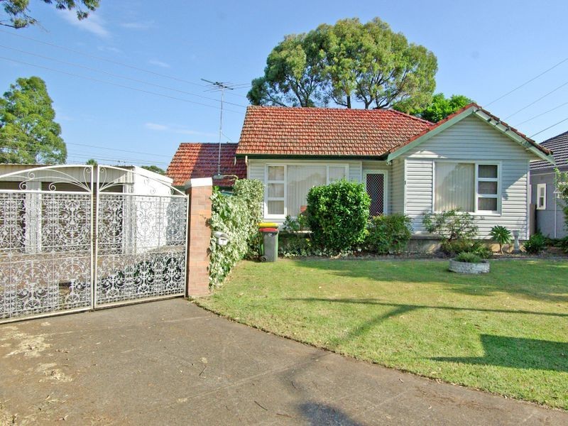 1 Park Road, East Hills NSW 2213