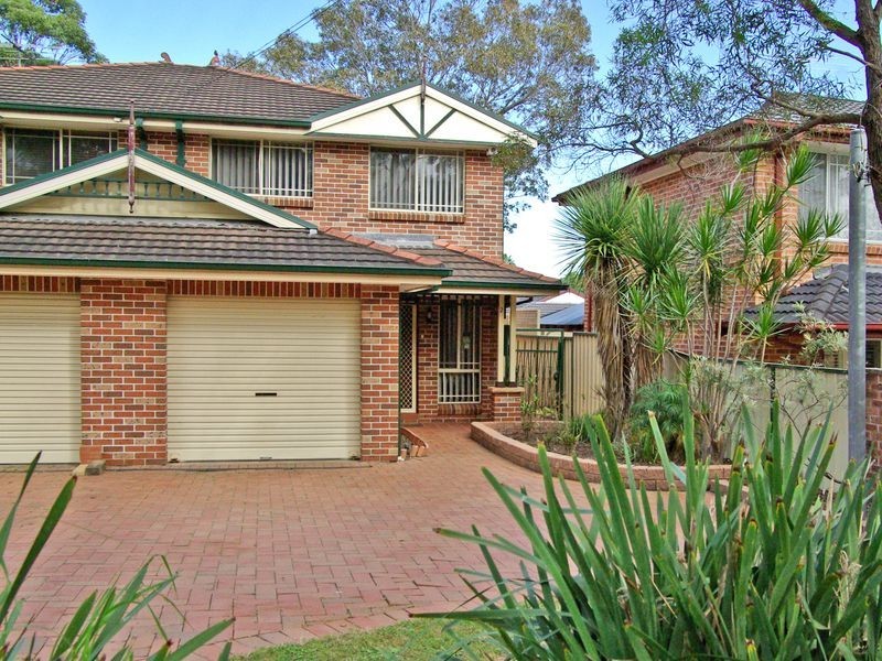 2/674A Henry Lawson Drive, East Hills NSW 2213