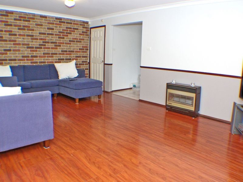 2/674A Henry Lawson Drive, East Hills NSW 2213