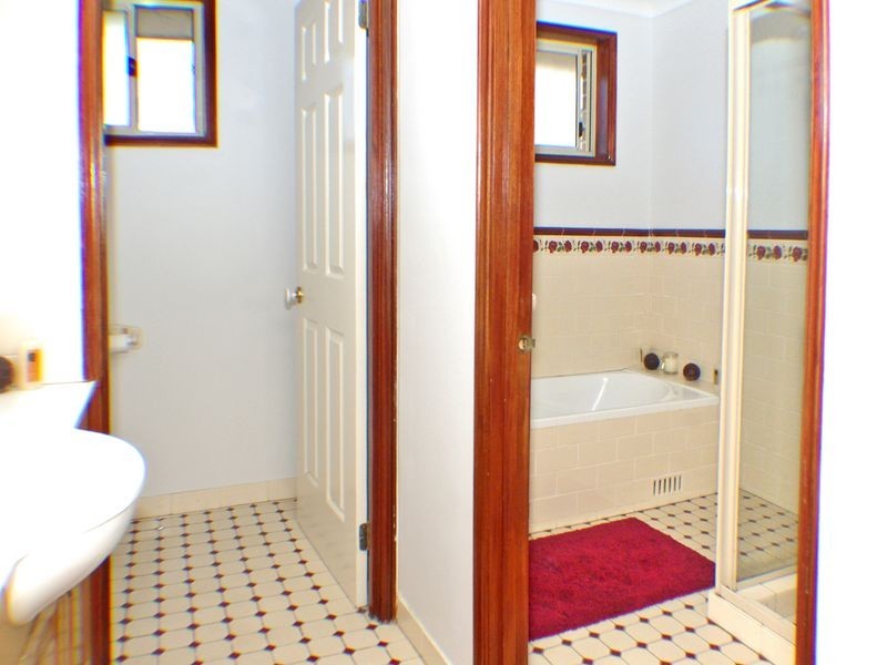 2/674A Henry Lawson Drive, East Hills NSW 2213