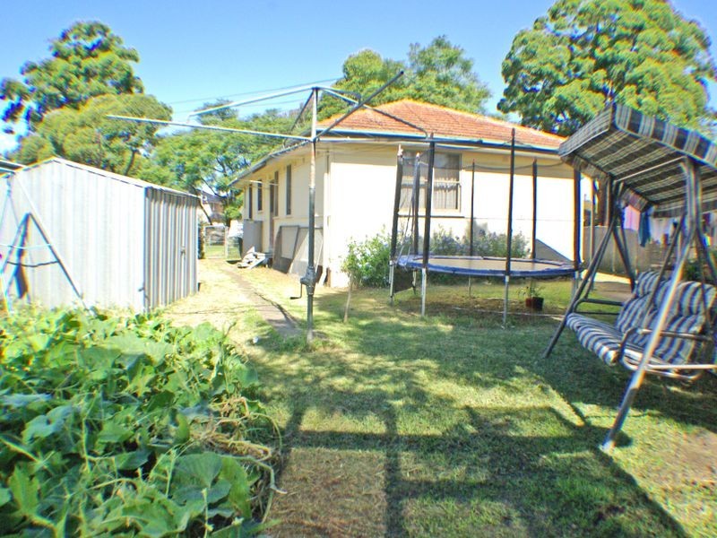 28 Salamaua Crescent, Holsworthy NSW 2173