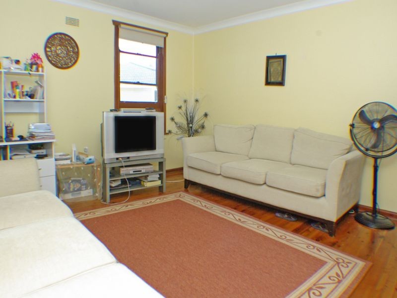 28 Salamaua Crescent, Holsworthy NSW 2173