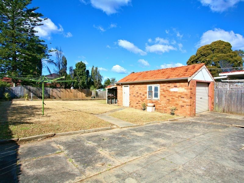 15 Lumeah Avenue, Punchbowl NSW 2196