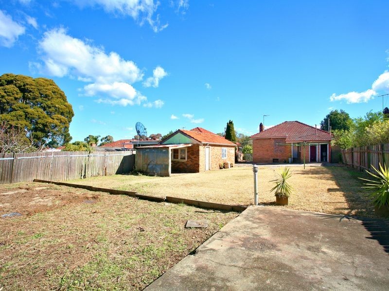 15 Lumeah Avenue, Punchbowl NSW 2196