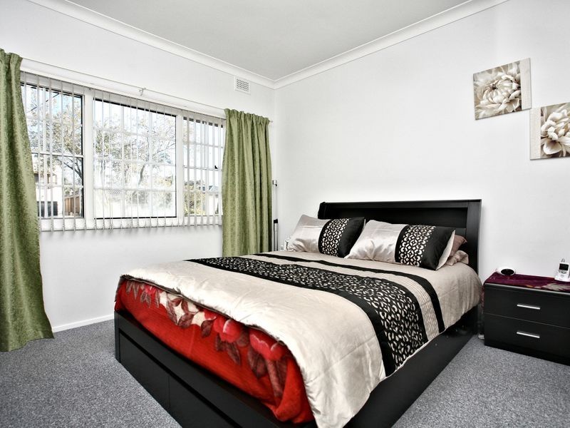 92 Thomas Street, Picnic Point NSW 2213