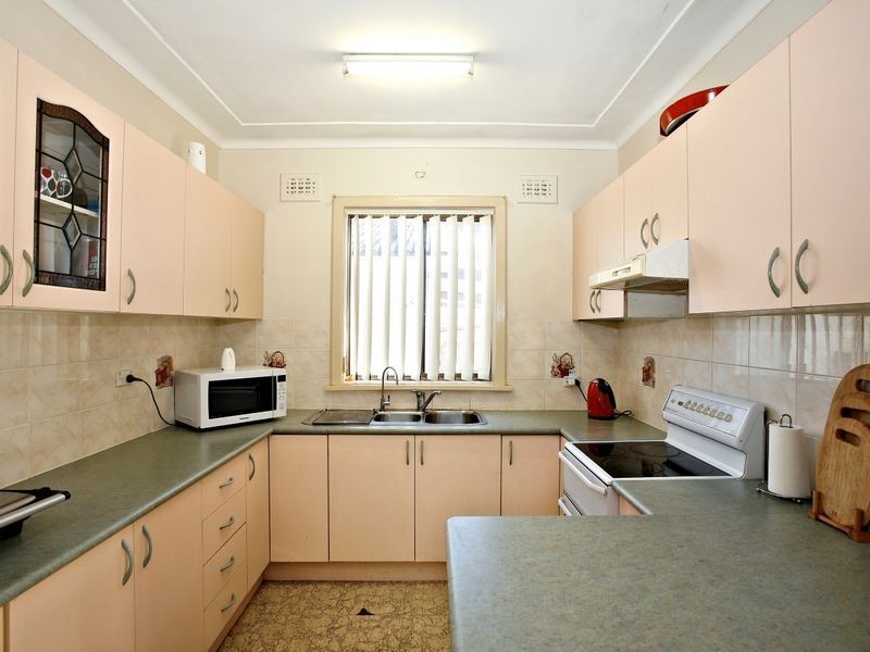 2 Tallawarra Avenue, Padstow NSW 2211