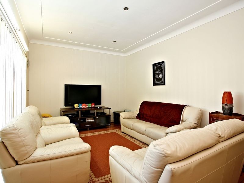 2 Tallawarra Avenue, Padstow NSW 2211