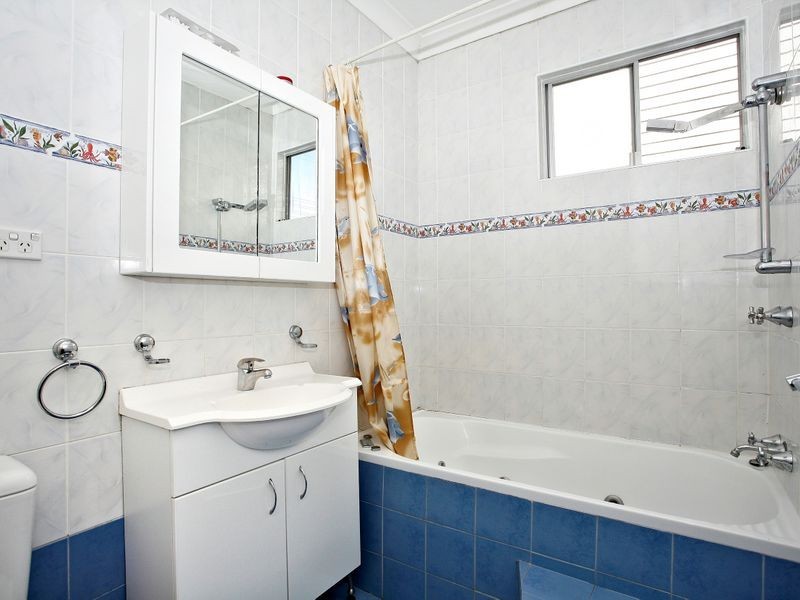 2 Tallawarra Avenue, Padstow NSW 2211