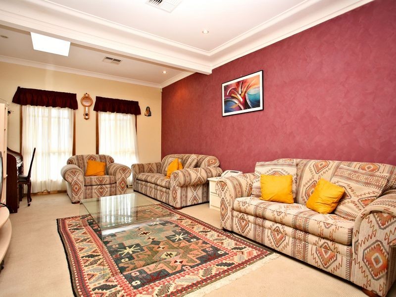 699 Henry Lawson Drive, East Hills NSW 2213