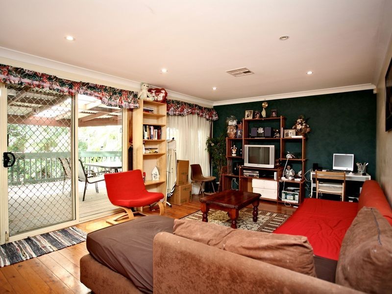 699 Henry Lawson Drive, East Hills NSW 2213
