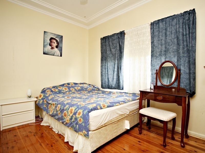 699 Henry Lawson Drive, East Hills NSW 2213