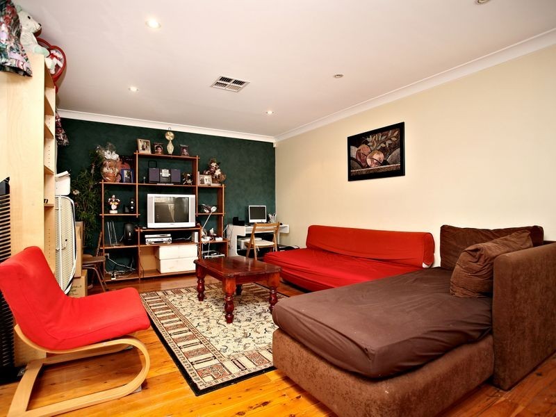 699 Henry Lawson Drive, East Hills NSW 2213