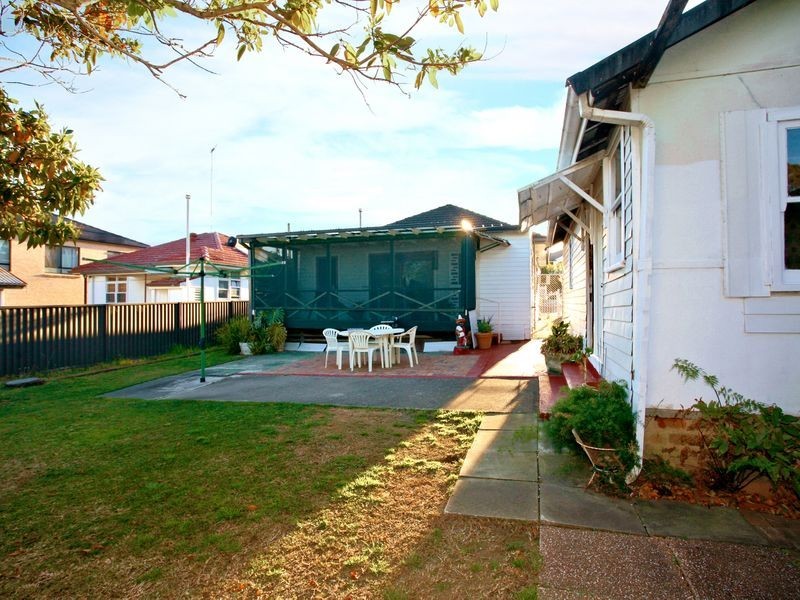 127 Davies Road, Padstow NSW 2211