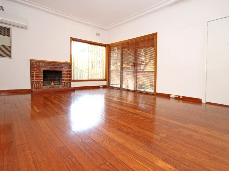 17 Singleton Avenue, East Hills NSW 2213