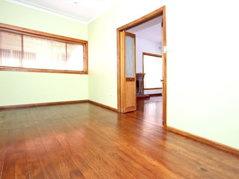 17 Singleton Avenue, East Hills NSW 2213