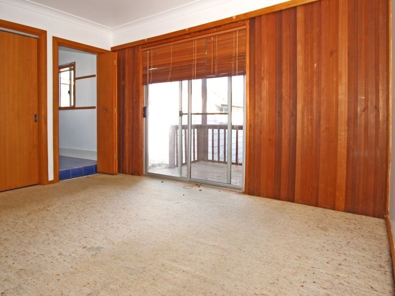 17 Singleton Avenue, East Hills NSW 2213