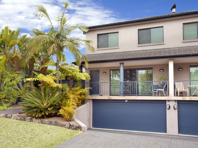 3A Apex Avenue, Picnic Point NSW 2213