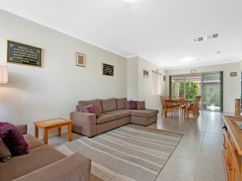 2/83 Davies Road, Padstow NSW 2211