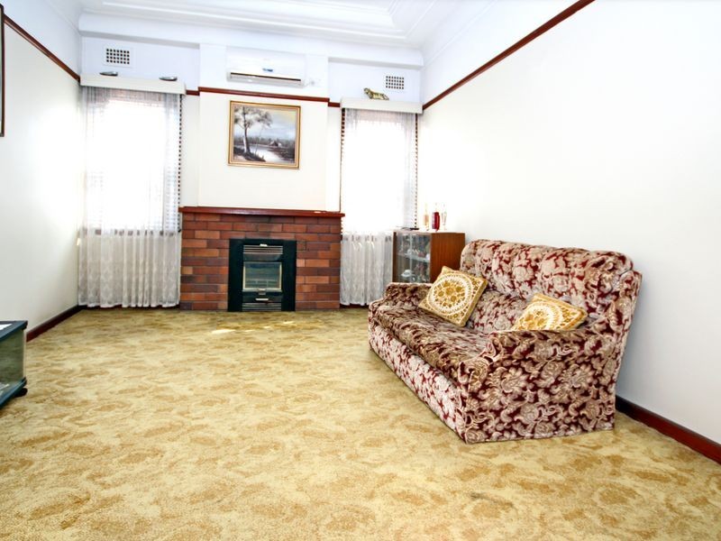 19 Hardy Avenue, Riverwood NSW 2210