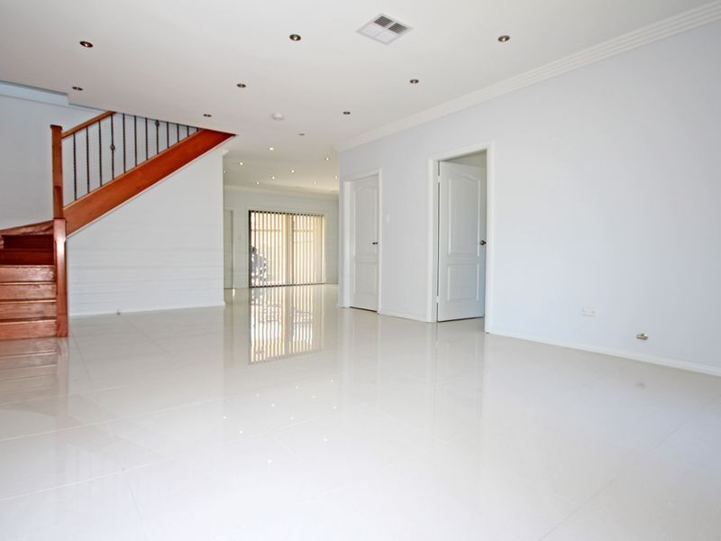 2A Ogilvie Street, East Hills NSW 2213