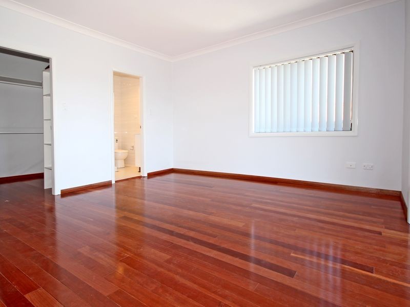 2A Ogilvie Street, East Hills NSW 2213