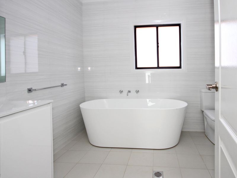 2A Ogilvie Street, East Hills NSW 2213