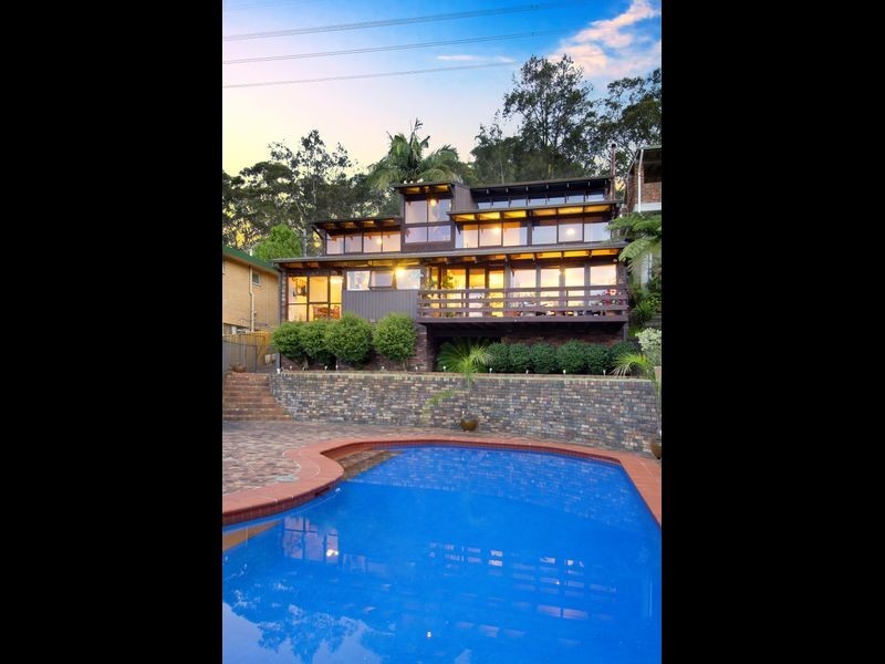 3 Murdock Crescent, Lugarno NSW 2210