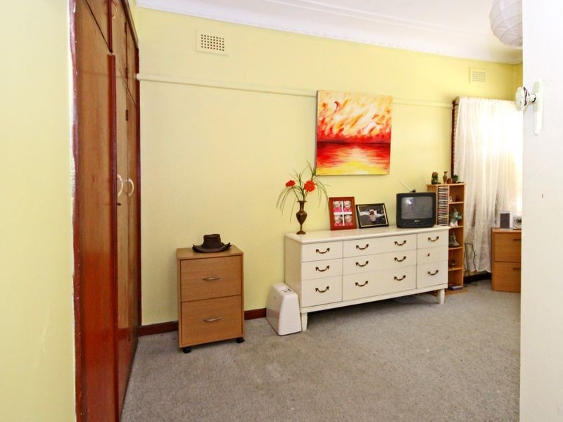 22 Broe Avenue, East Hills NSW 2213
