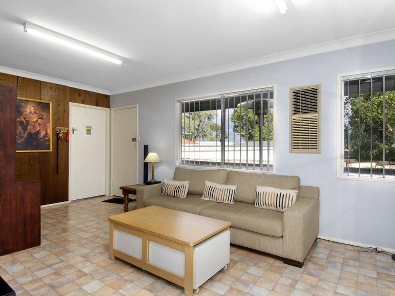 13 Apex Avenue, Picnic Point NSW 2213