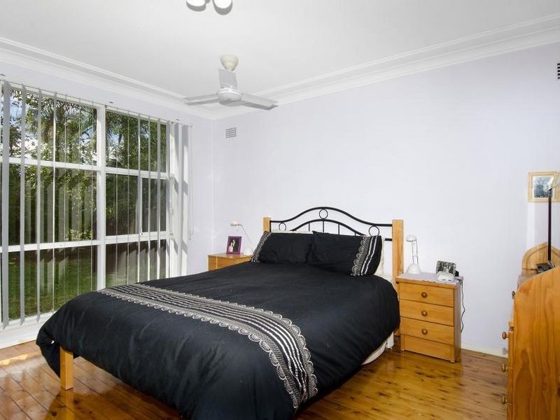 13 Apex Avenue, Picnic Point NSW 2213