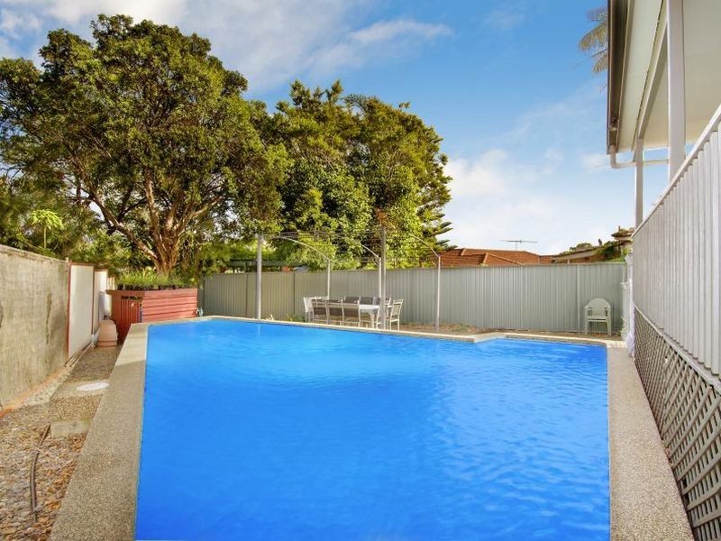 13 Apex Avenue, Picnic Point NSW 2213