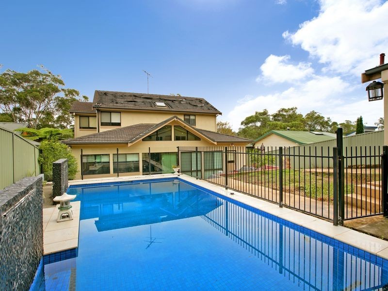 8 Carinya Road, Picnic Point NSW 2213